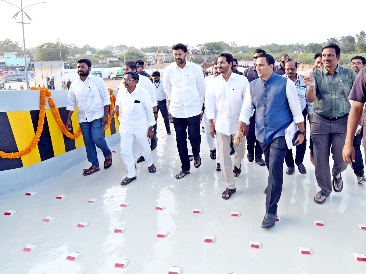 CM YS Jagan 2nd Day Tour In Kadapa District  - Sakshi34