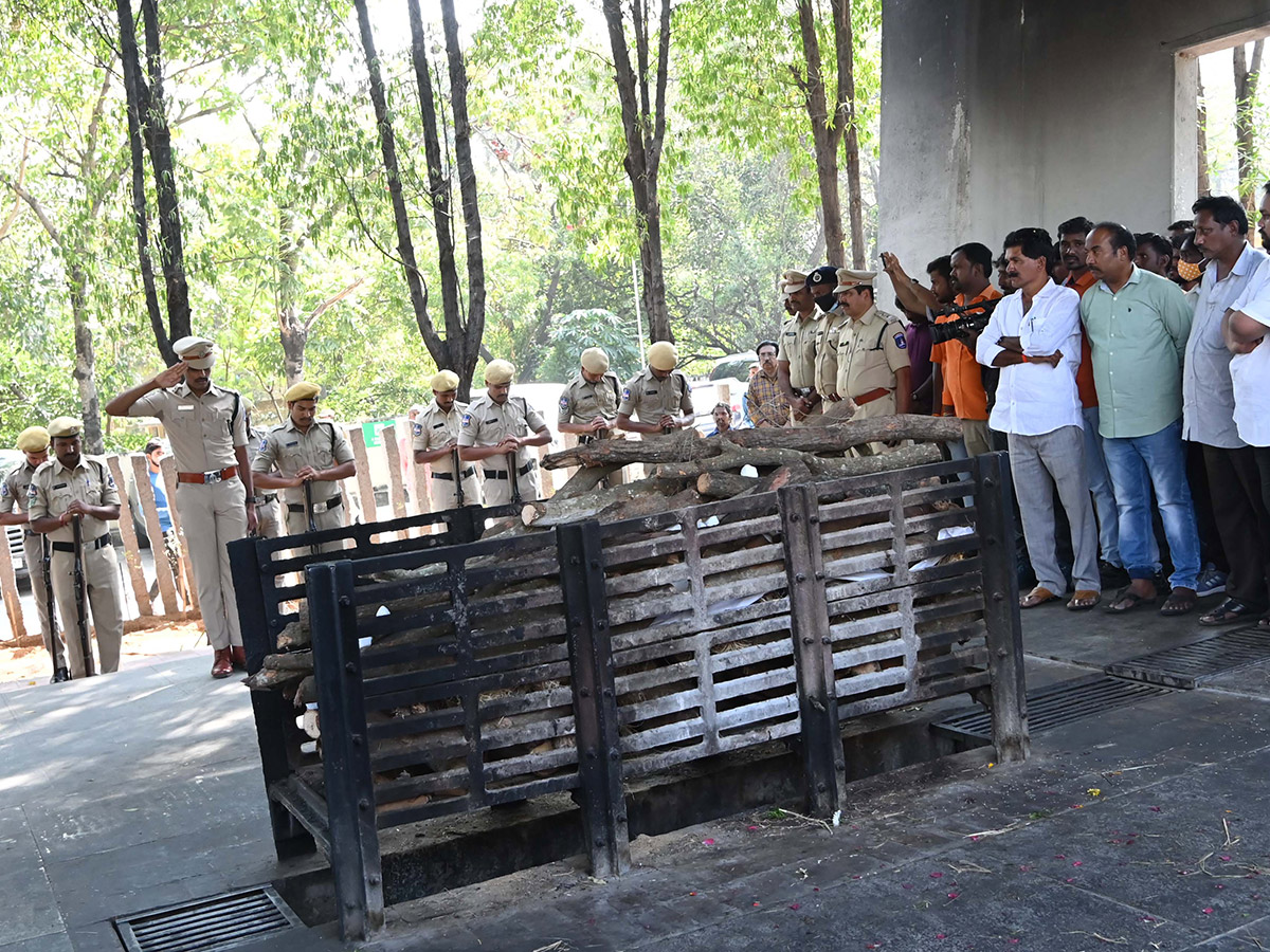 Kaikala Satyanarayana Last Rites Mahaprasthanam Photos - Sakshi10