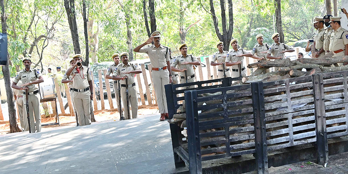 Kaikala Satyanarayana Last Rites Mahaprasthanam Photos - Sakshi11