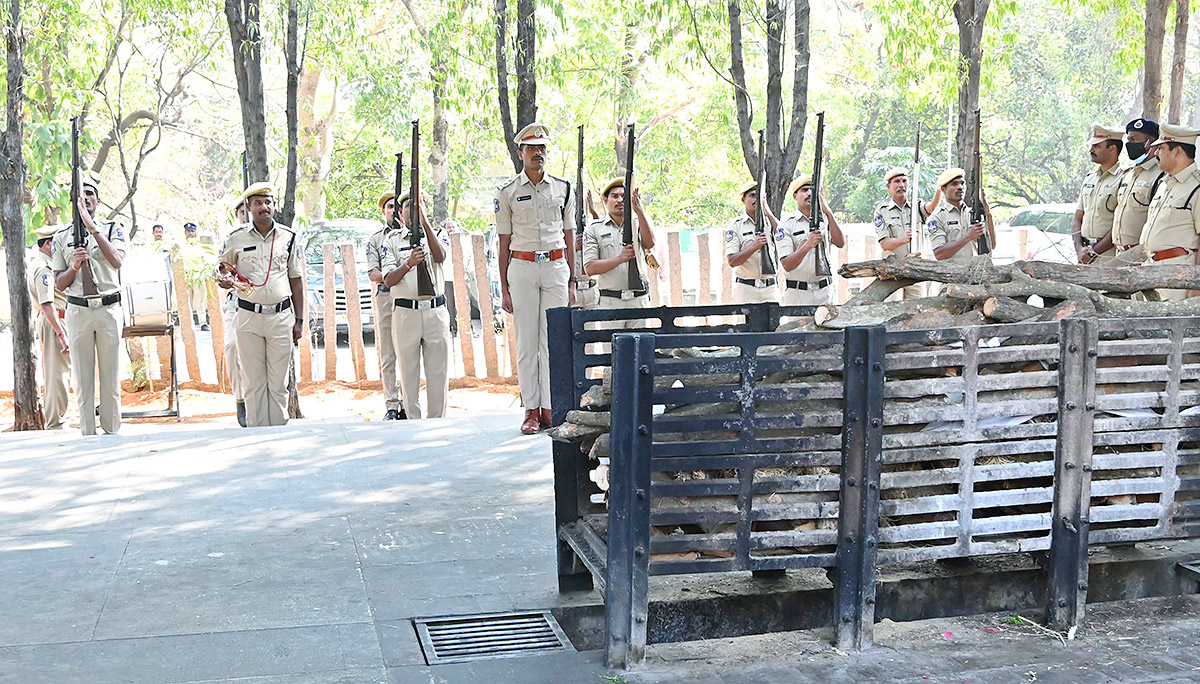 Kaikala Satyanarayana Last Rites Mahaprasthanam Photos - Sakshi13