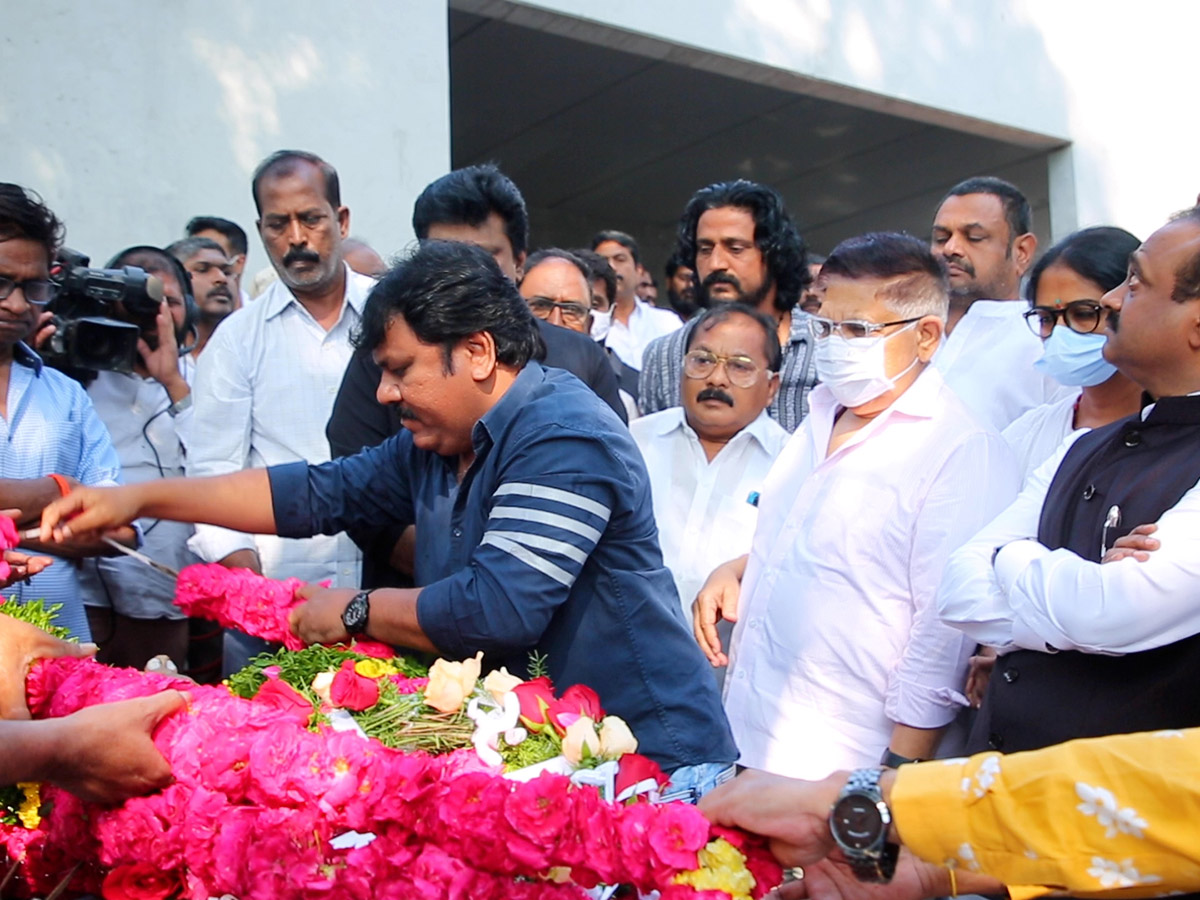 Kaikala Satyanarayana Last Rites Mahaprasthanam Photos - Sakshi3