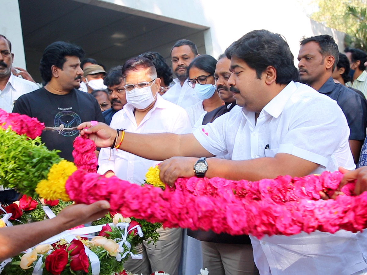 Kaikala Satyanarayana Last Rites Mahaprasthanam Photos - Sakshi4