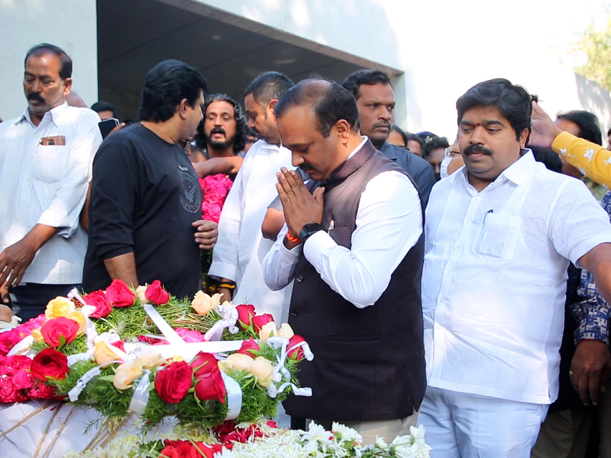 Kaikala Satyanarayana Last Rites Mahaprasthanam Photos - Sakshi5