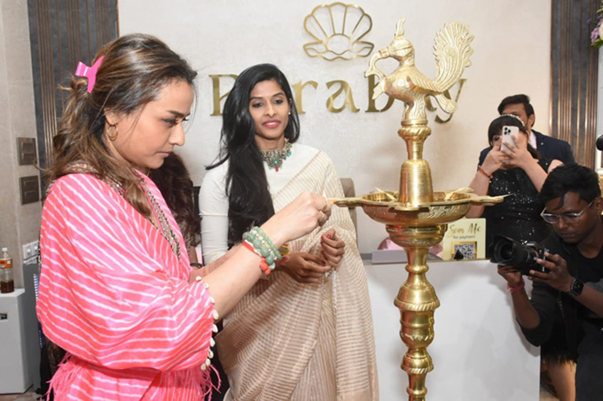 Actress Namrata Shirodkar Ghattamaneni Inaugurated Salon Shop - Sakshi6