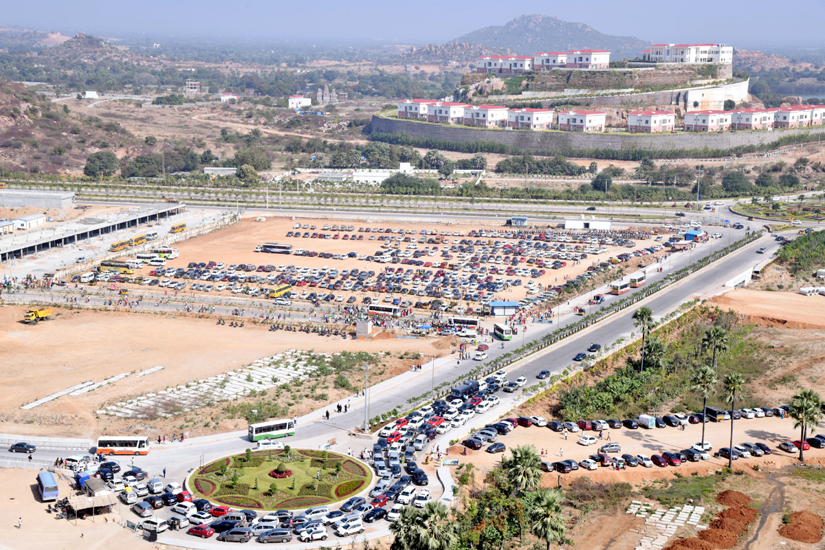 Huge crowd of Devotees During Sunday at Yadadri Temple - Sakshi11