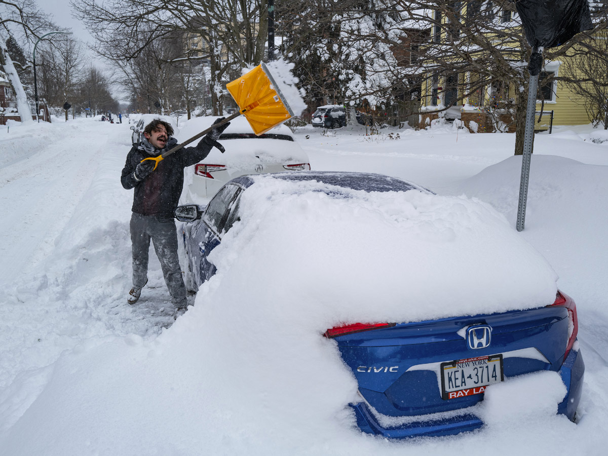 Bomb Cyclone 2022 In US Life Threatening Extremely Cold Climate - Sakshi10