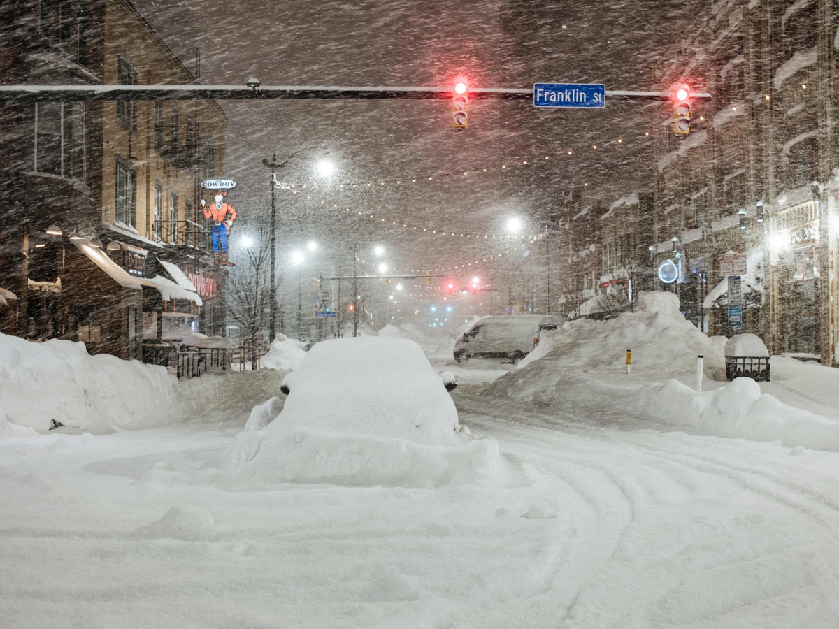 Bomb Cyclone 2022 In US Life Threatening Extremely Cold Climate - Sakshi15