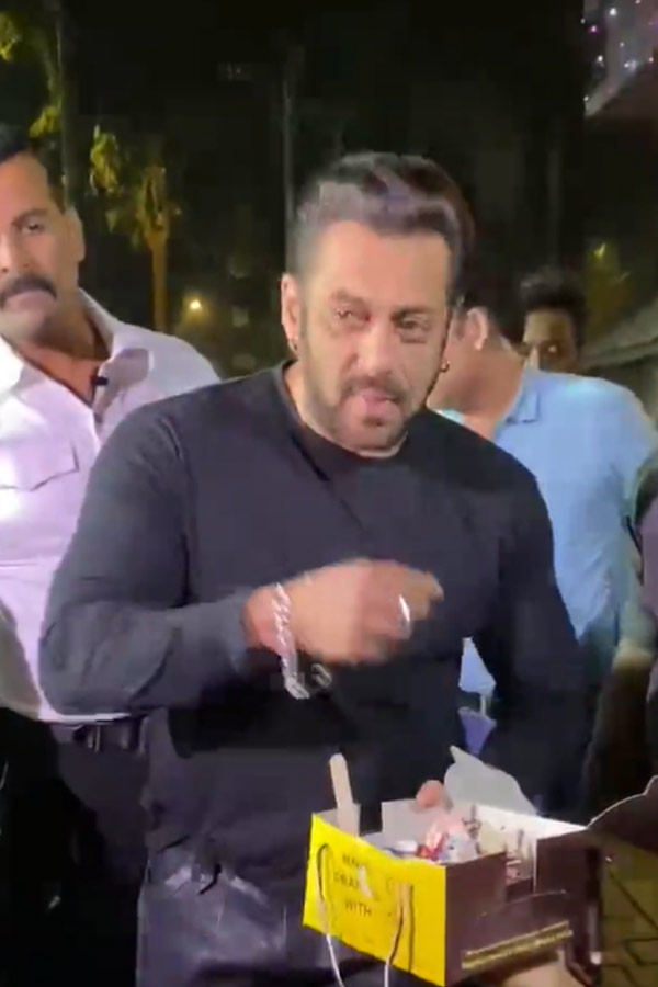 Salman Khan Birthday Celebration In Mumbai Photos - Sakshi16