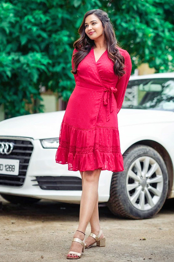 Poojitha Ponnada Latest Photos - Sakshi5