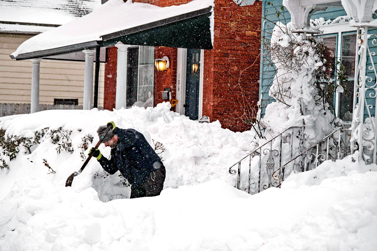 Bomb Cyclone Freezes North America - Sakshi2