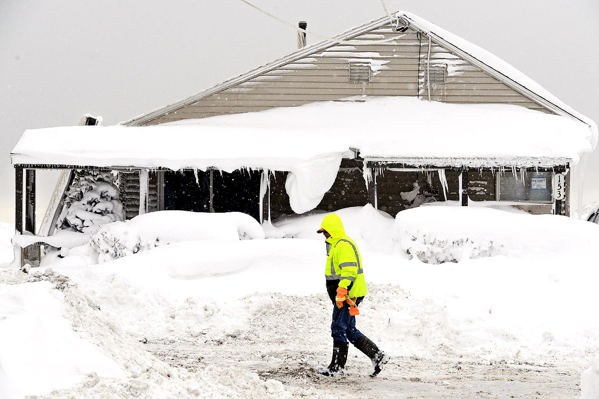 Bomb Cyclone Freezes North America - Sakshi4