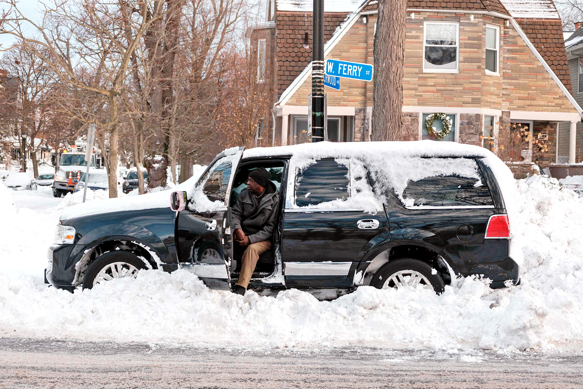 Bomb Cyclone Freezes North America - Sakshi12