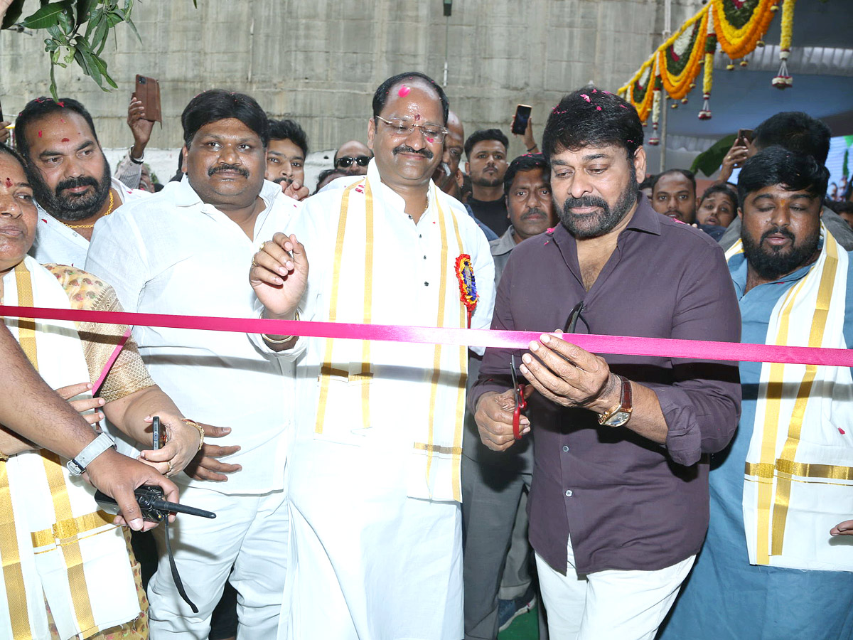 Megastar Chiranjeevi At House Warming Ceremony in Chitrapuri Colony - Sakshi1