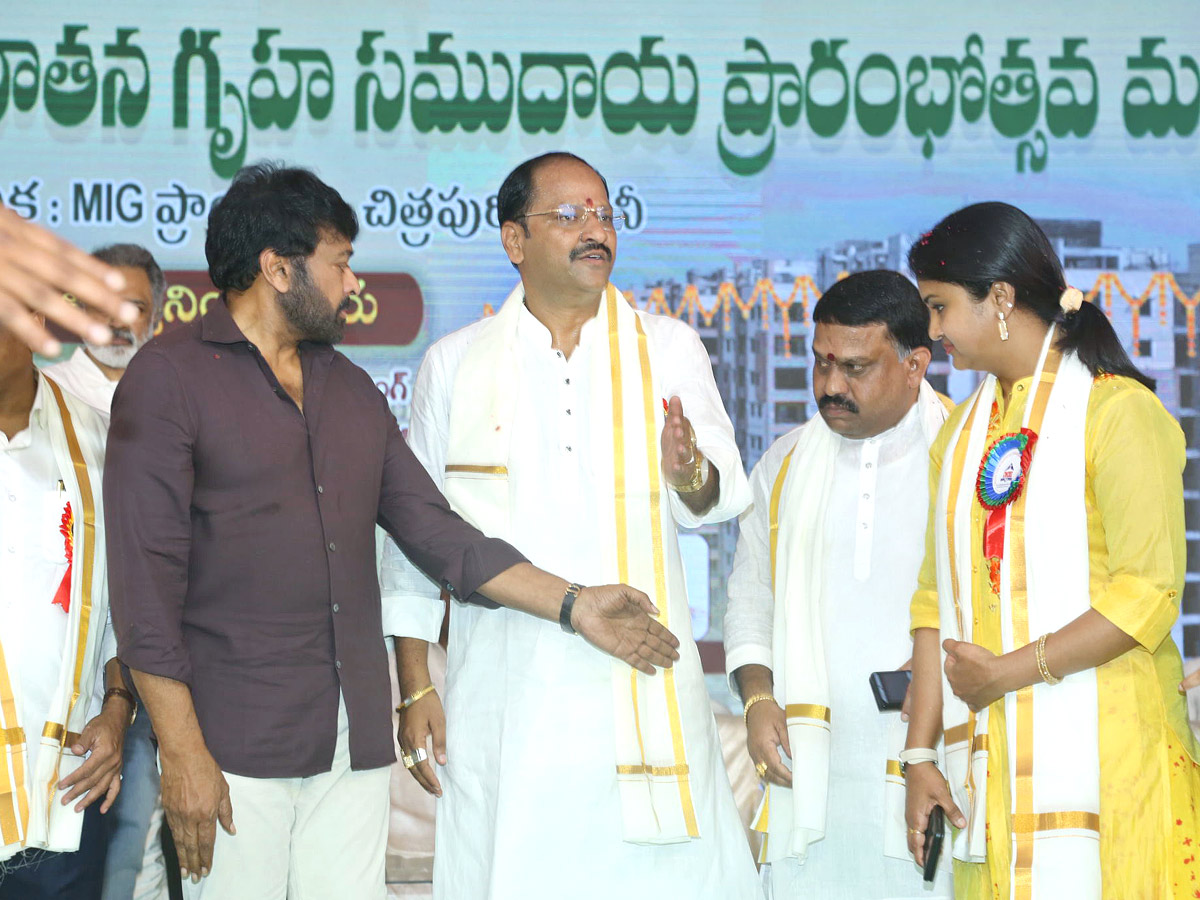 Megastar Chiranjeevi At House Warming Ceremony in Chitrapuri Colony - Sakshi13