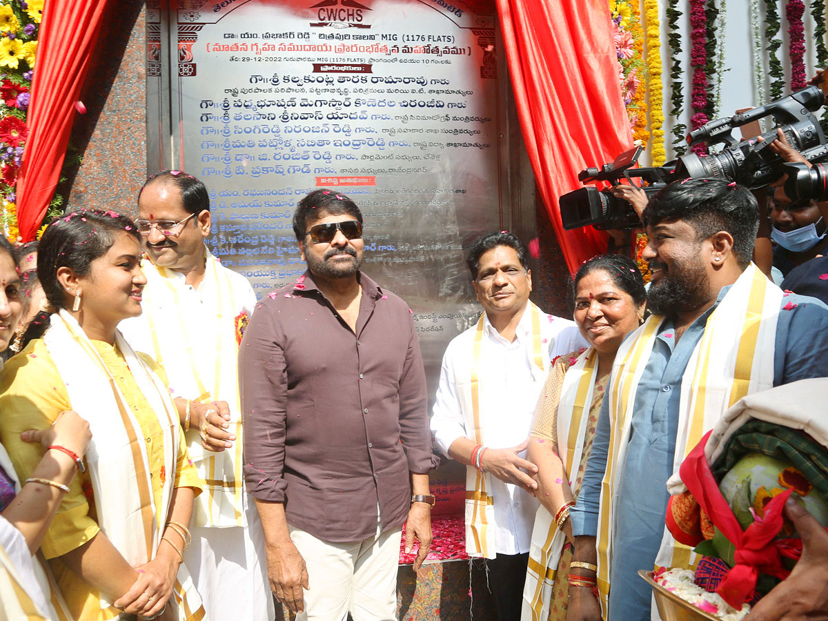 Megastar Chiranjeevi At House Warming Ceremony in Chitrapuri Colony - Sakshi14