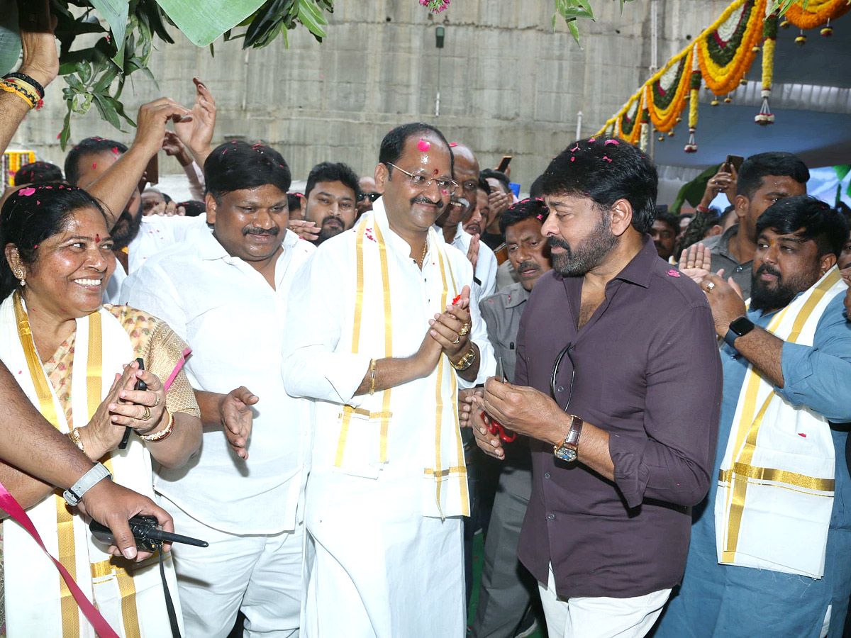 Megastar Chiranjeevi At House Warming Ceremony in Chitrapuri Colony - Sakshi31