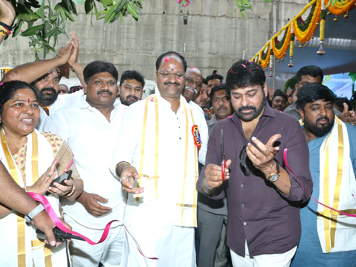 Megastar Chiranjeevi At House Warming Ceremony in Chitrapuri Colony - Sakshi32