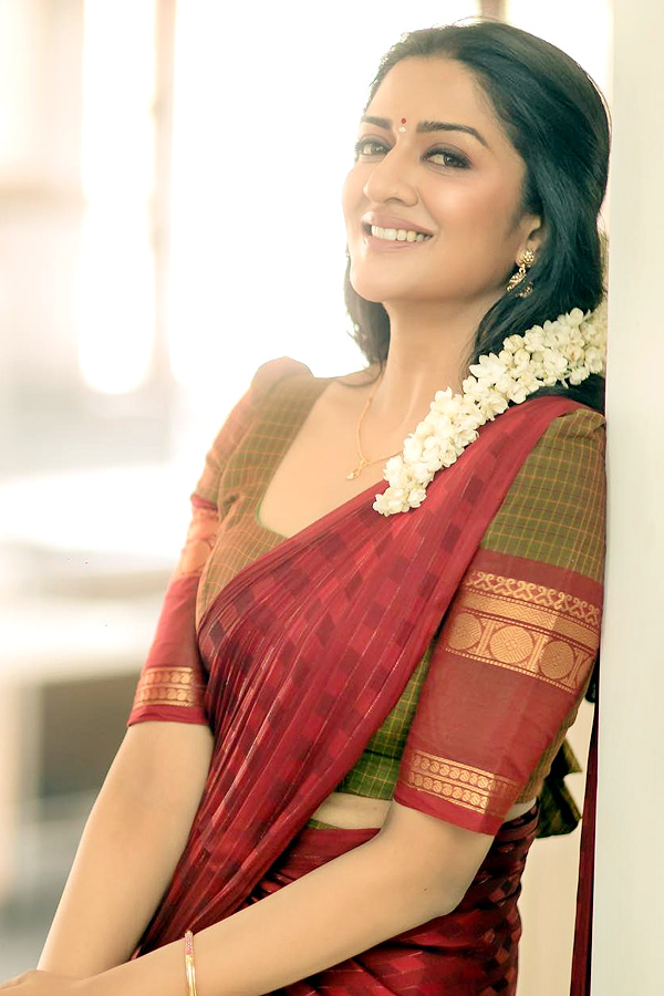 Heroine Vimala Raman Latest Photos  - Sakshi14