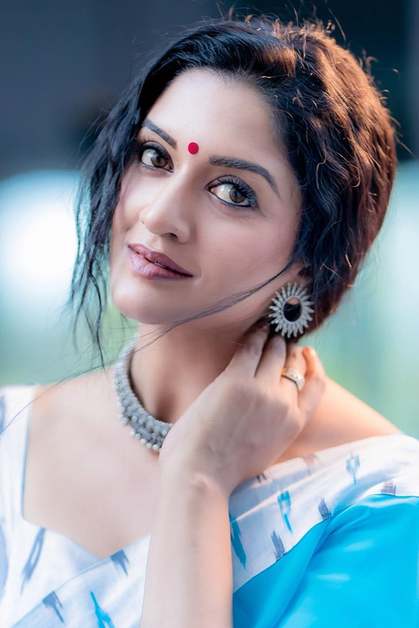 Heroine Vimala Raman Latest Photos  - Sakshi10