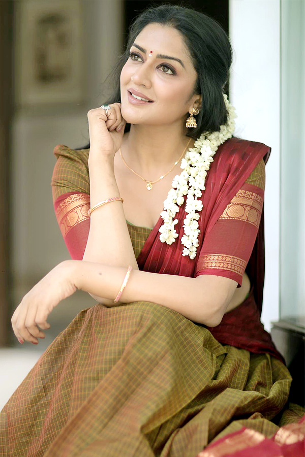 Heroine Vimala Raman Latest Photos  - Sakshi16