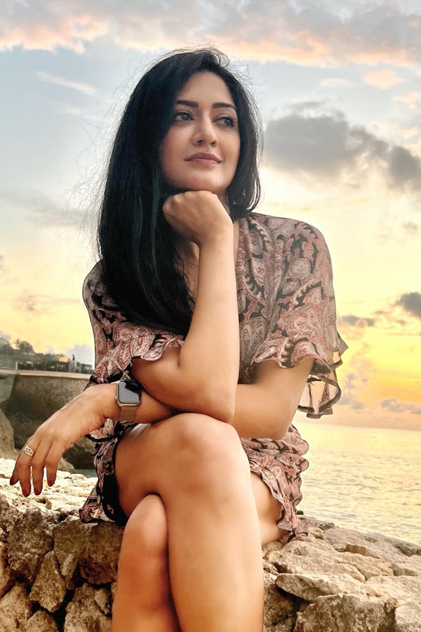 Heroine Vimala Raman Latest Photos  - Sakshi19