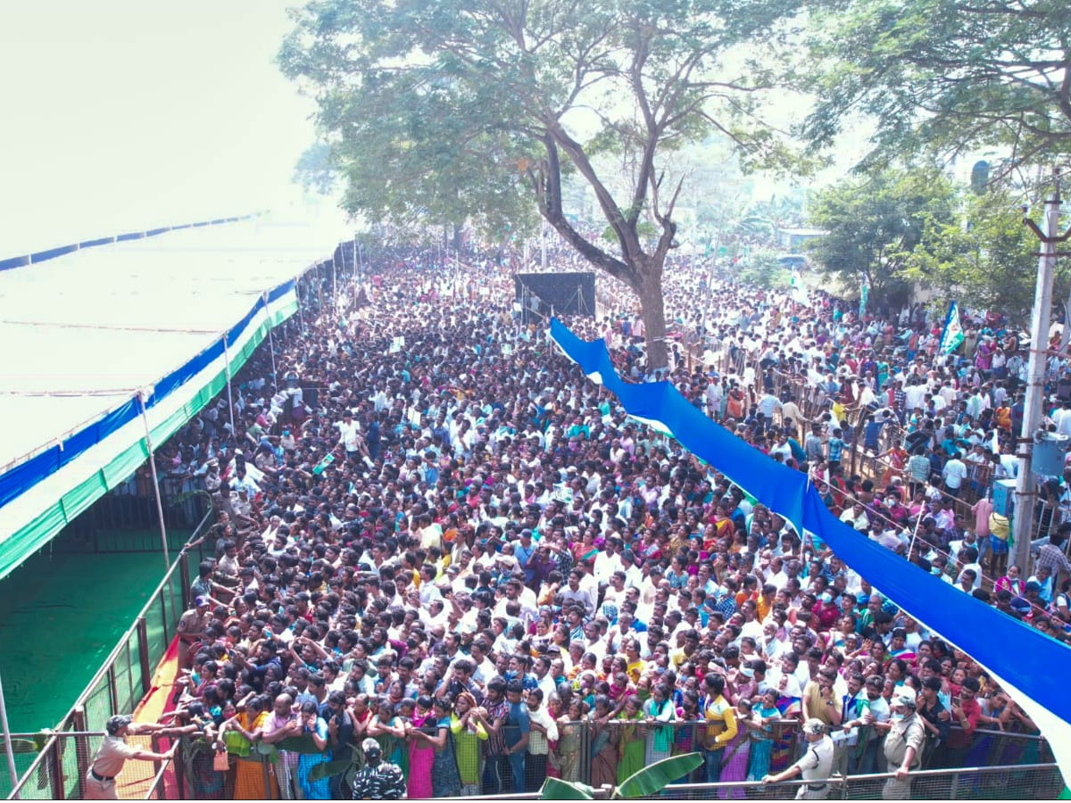 CM YS Jagan Visits Anakapalle And Narsipatnam Tour Photos - Sakshi14