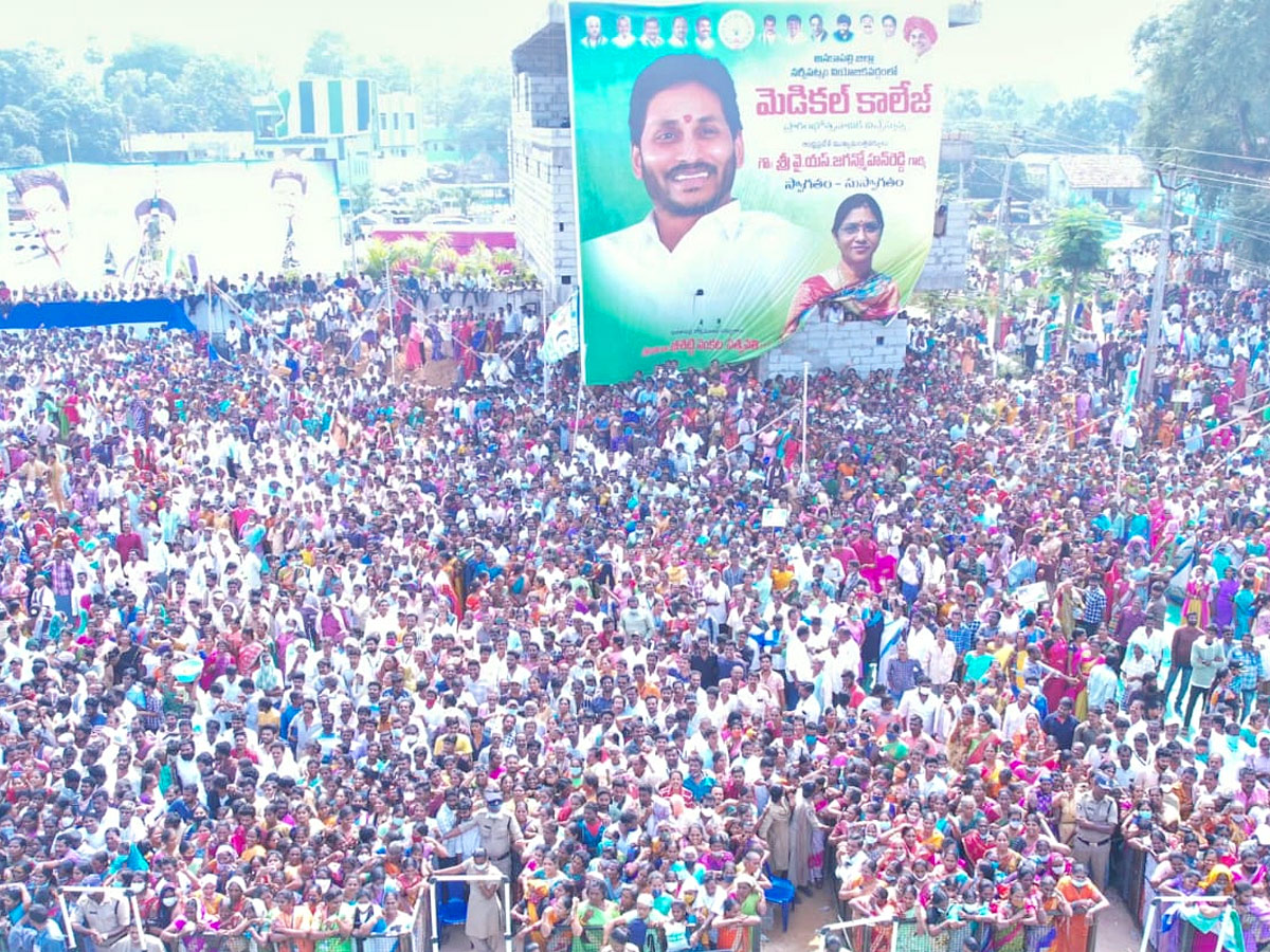 CM YS Jagan Visits Anakapalle And Narsipatnam Tour Photos - Sakshi15