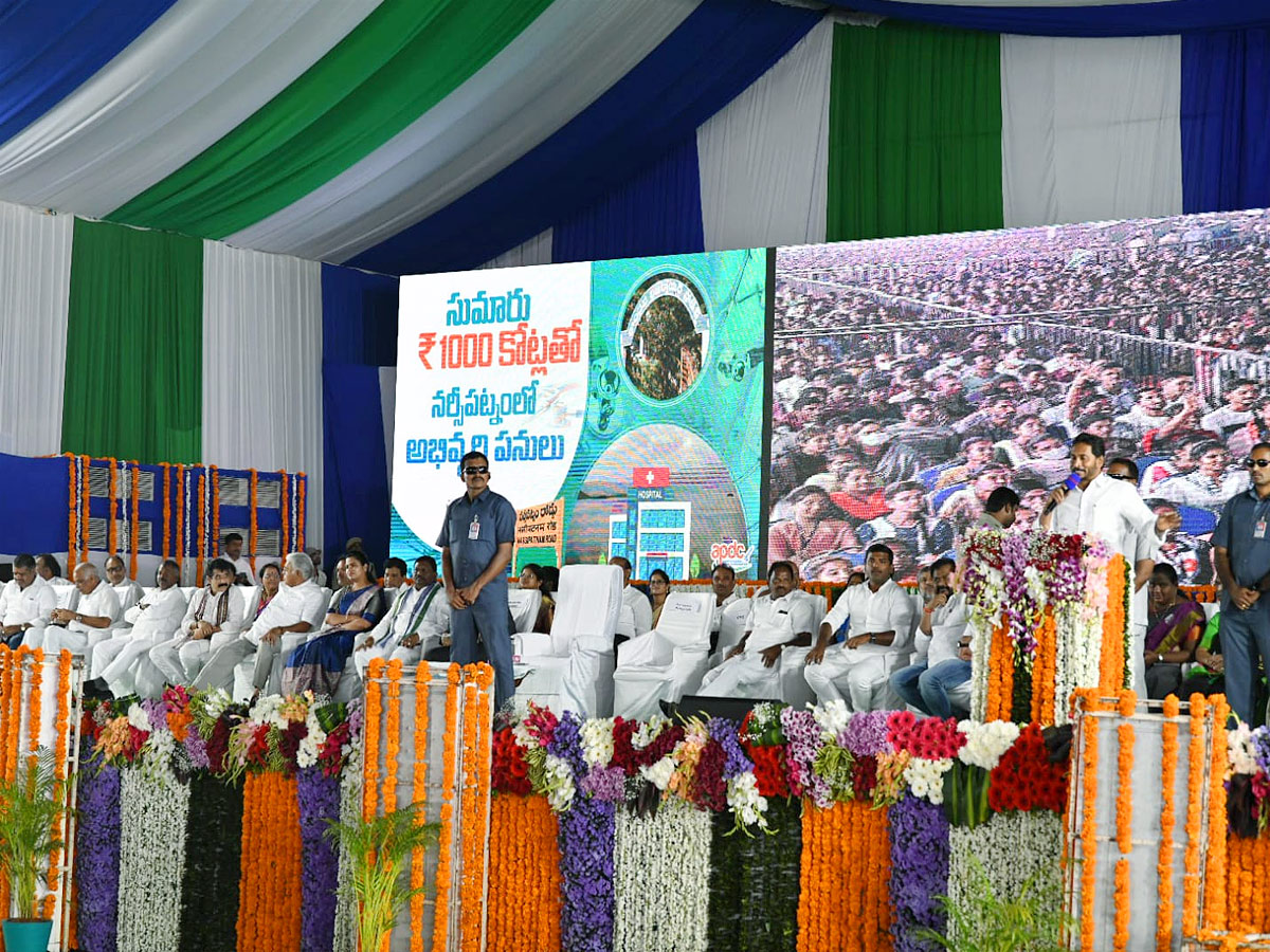 CM YS Jagan Visits Anakapalle And Narsipatnam Tour Photos - Sakshi3