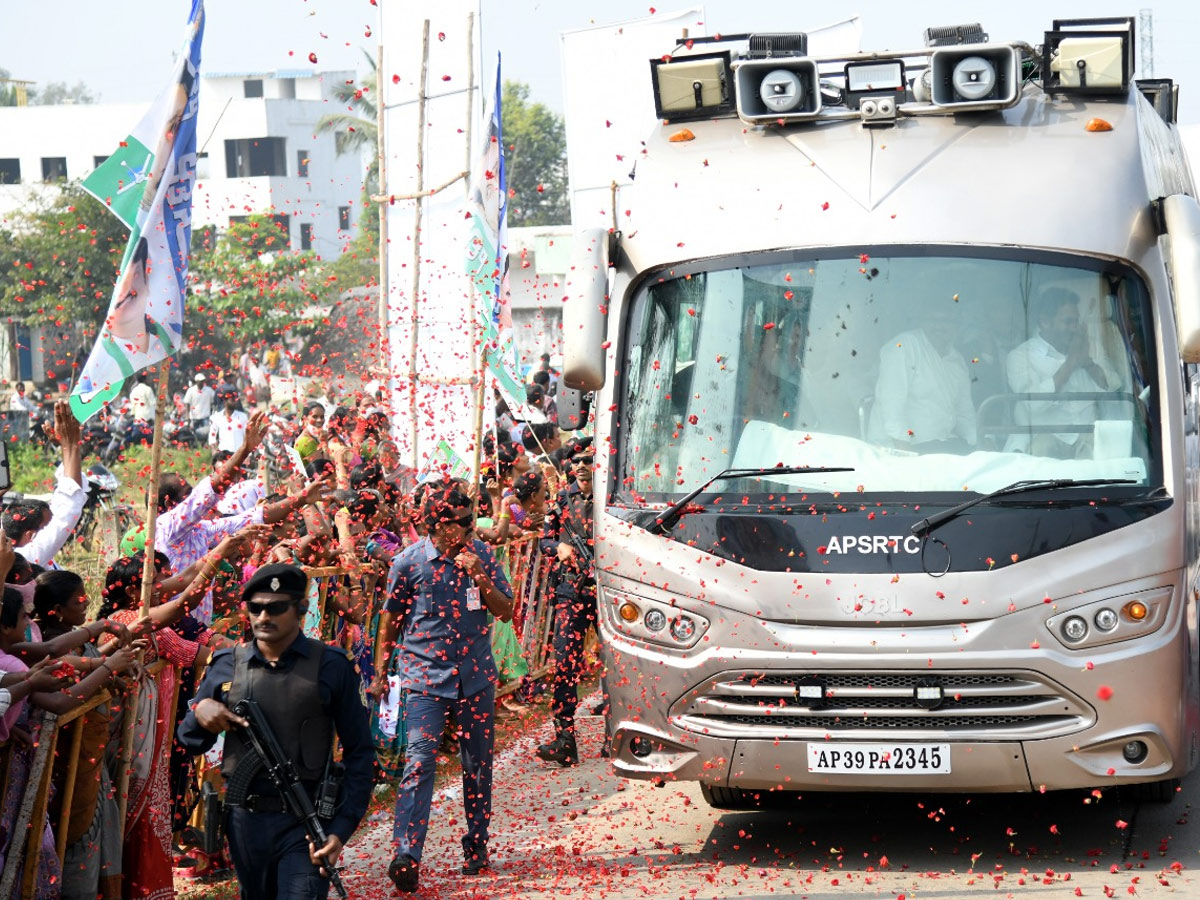 CM YS Jagan Visits Anakapalle And Narsipatnam Tour Photos - Sakshi22