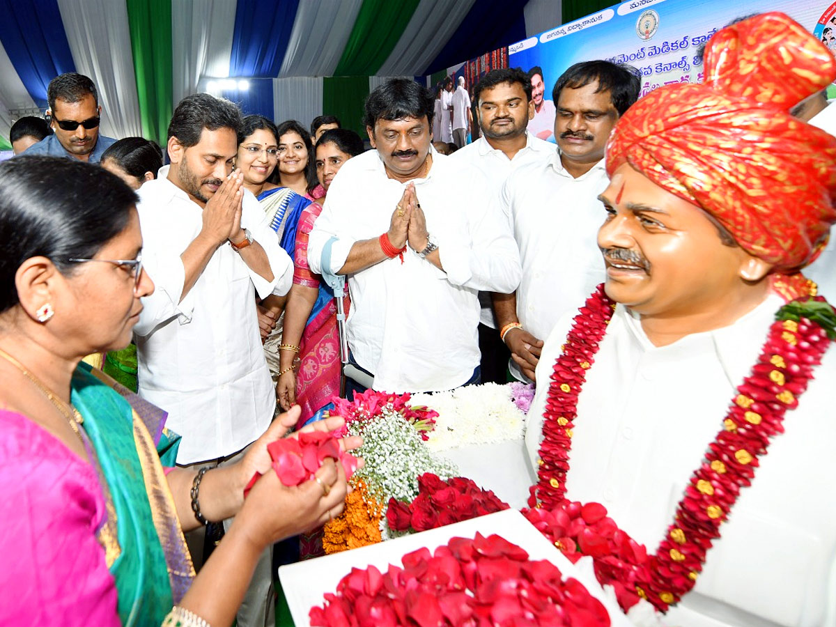 CM YS Jagan Visits Anakapalle And Narsipatnam Tour Photos - Sakshi28