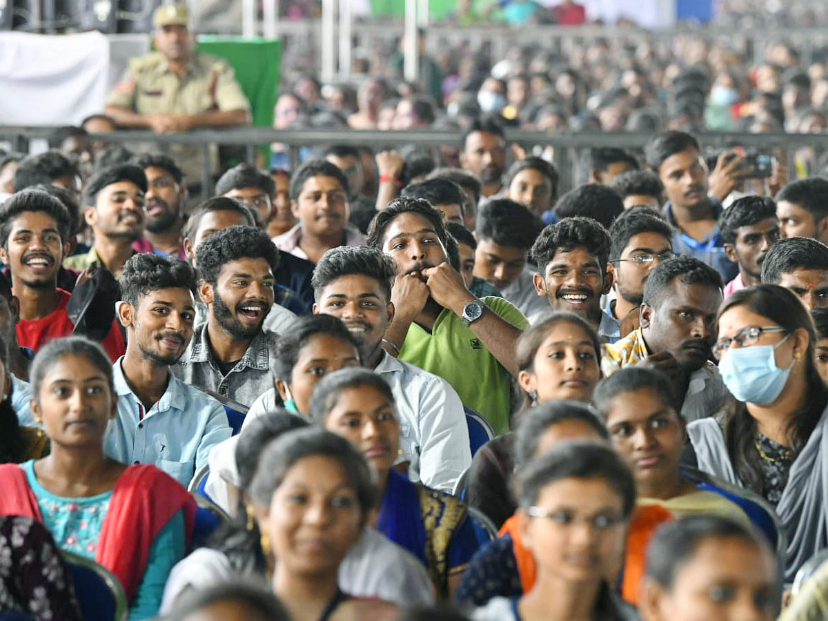 CM YS Jagan Visits Anakapalle And Narsipatnam Tour Photos - Sakshi4