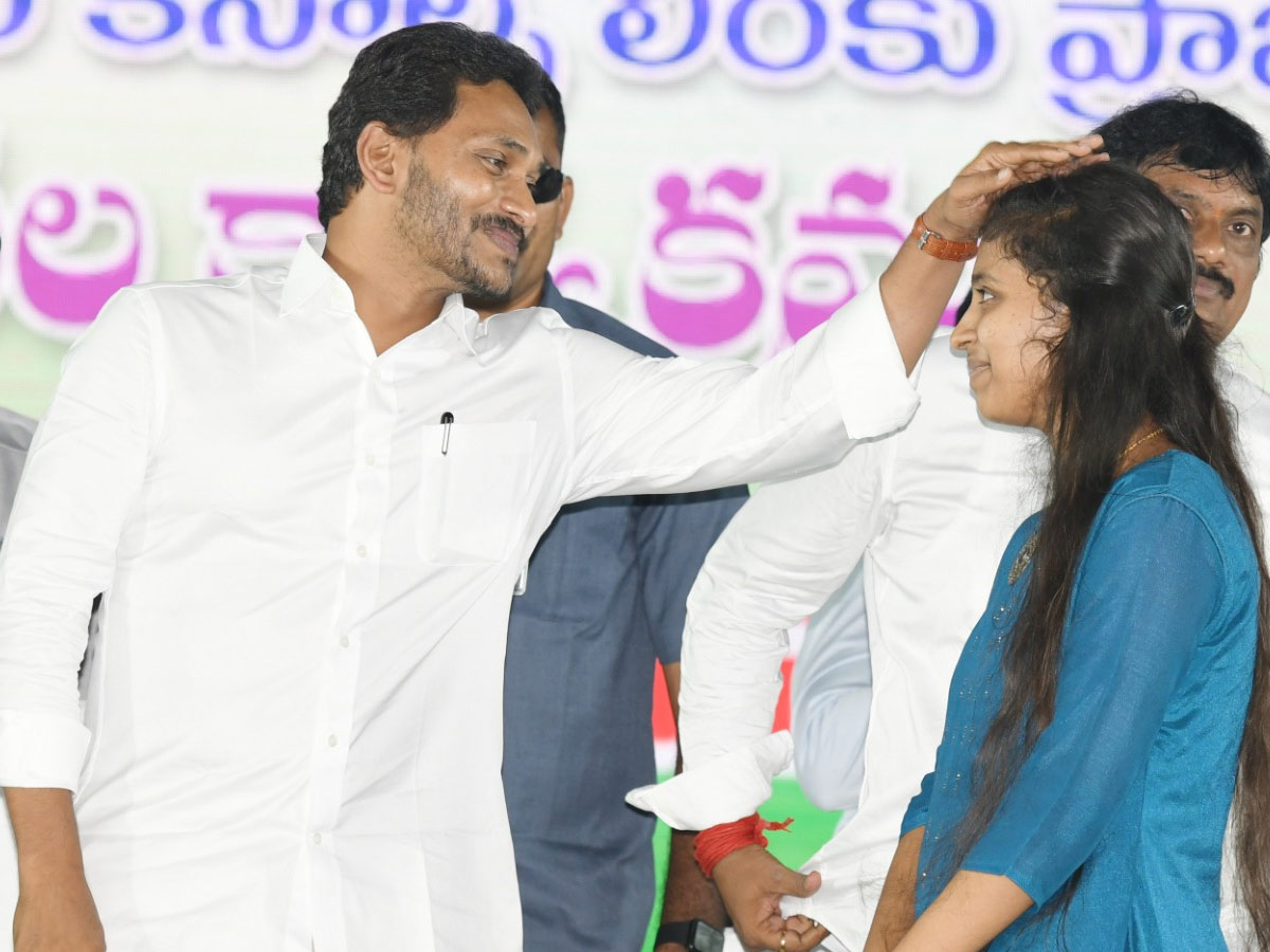 CM YS Jagan Visits Anakapalle And Narsipatnam Tour Photos - Sakshi31