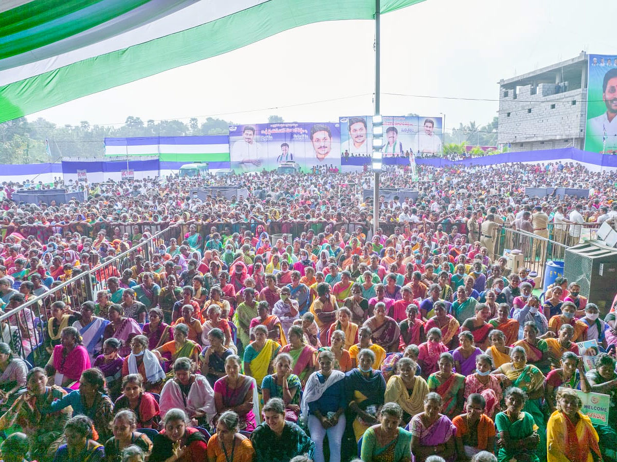 CM YS Jagan Visits Anakapalle And Narsipatnam Tour Photos - Sakshi33