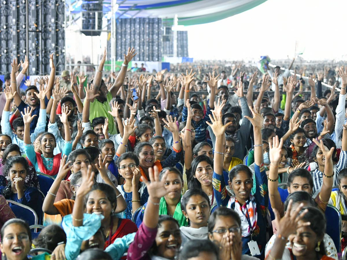 CM YS Jagan Visits Anakapalle And Narsipatnam Tour Photos - Sakshi6