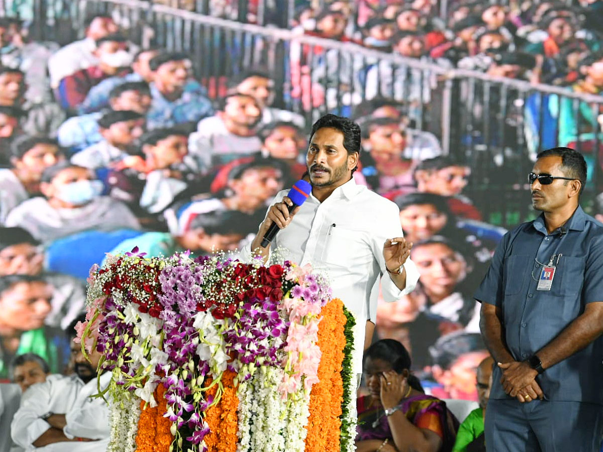 CM YS Jagan Visits Anakapalle And Narsipatnam Tour Photos - Sakshi7