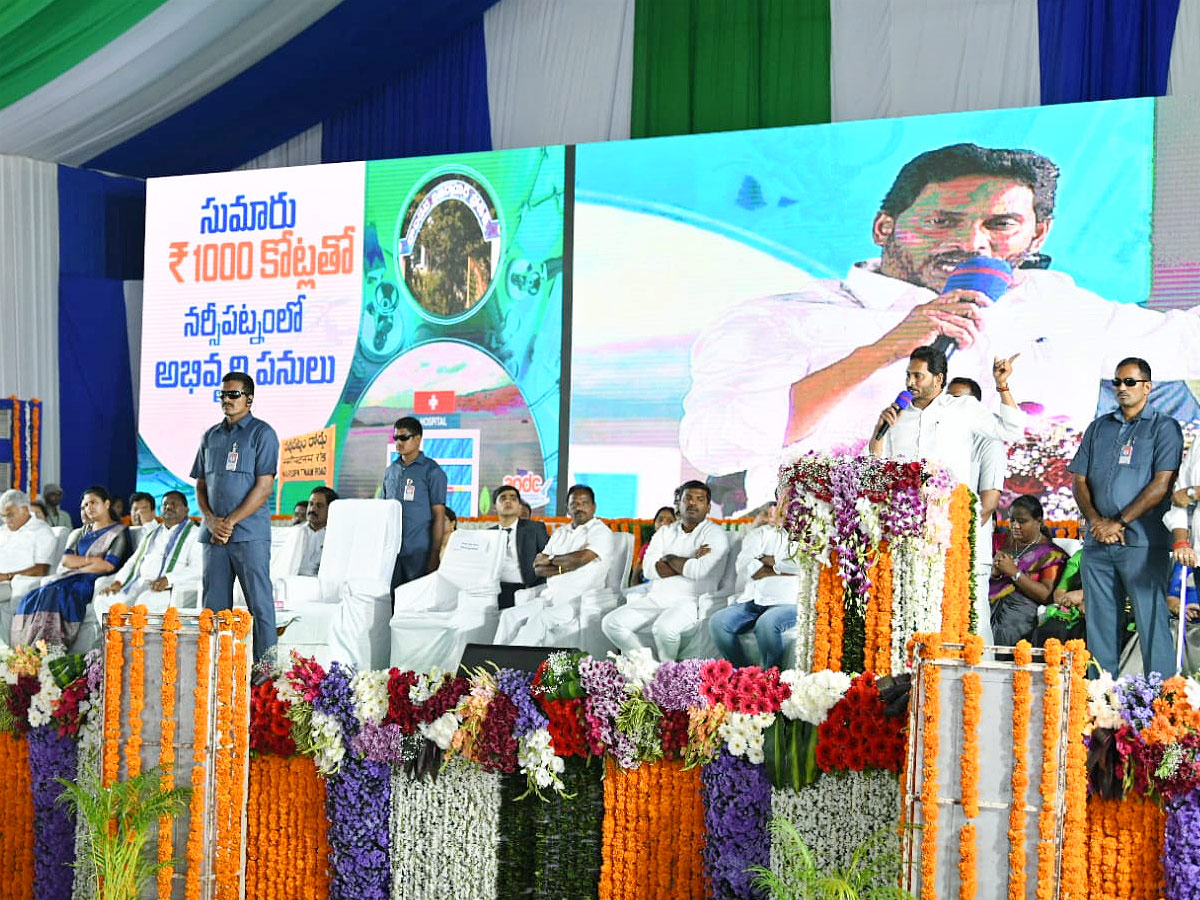 CM YS Jagan Visits Anakapalle And Narsipatnam Tour Photos - Sakshi8