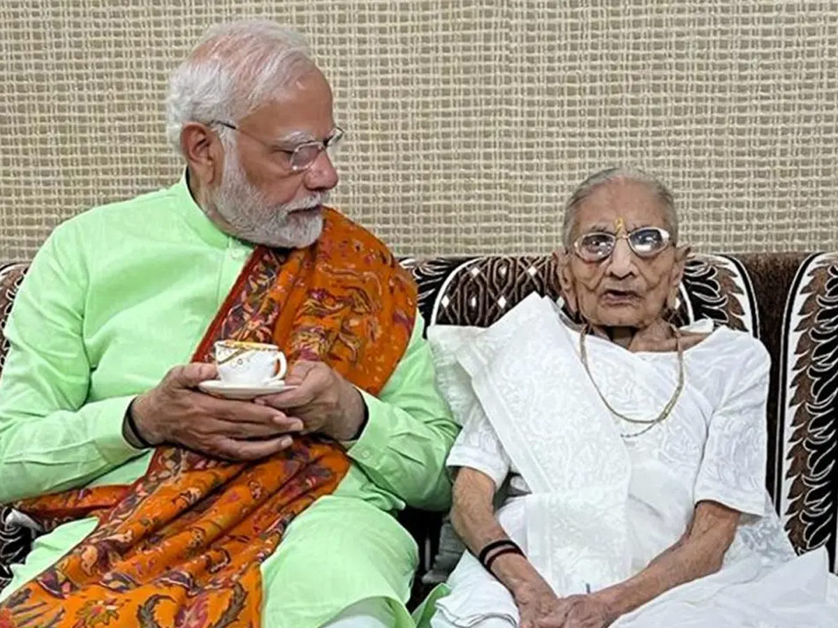 PM Narendra Modi Mother Heeraben Modi Photos - Sakshi16