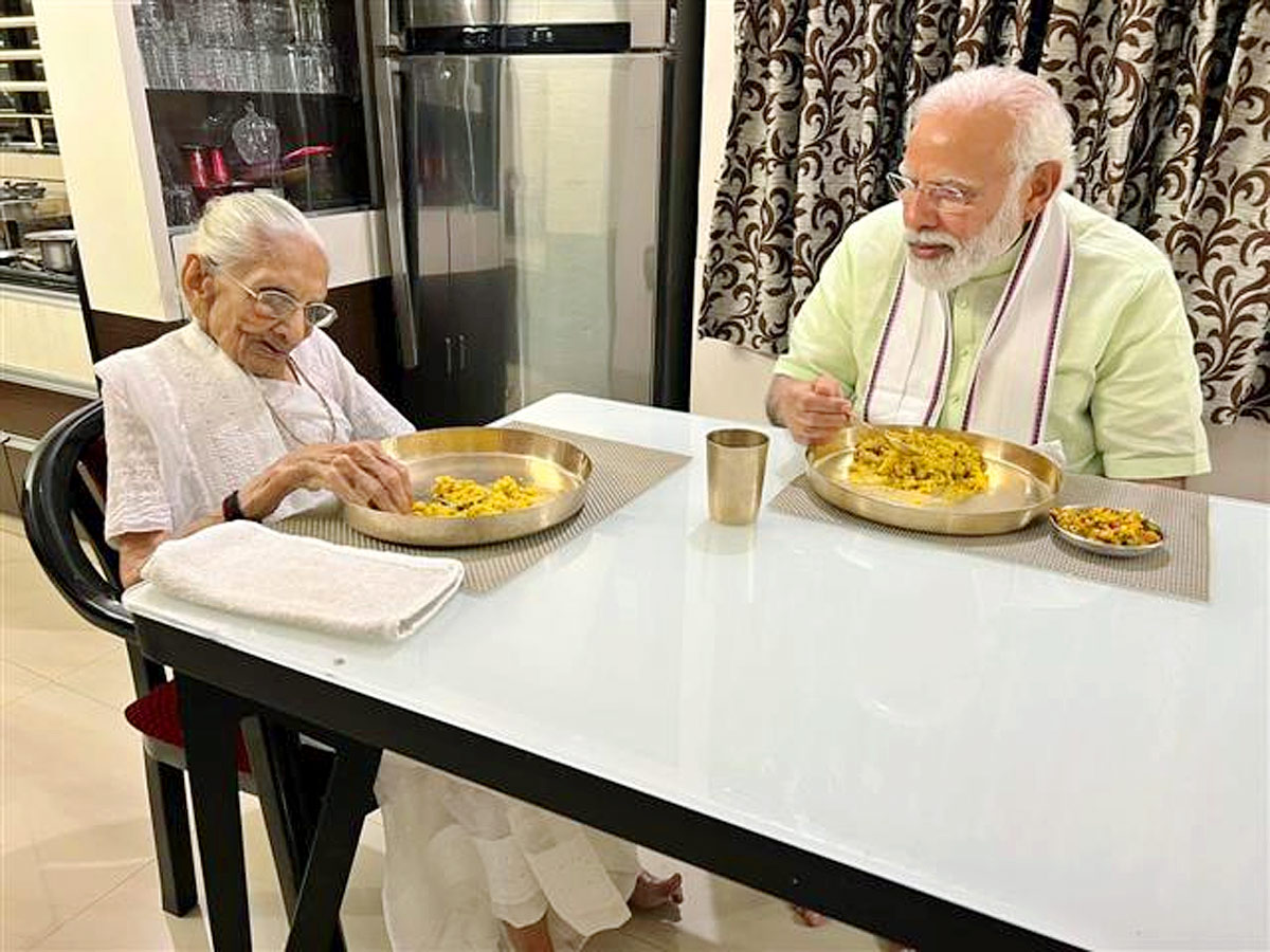 PM Narendra Modi Mother Heeraben Modi Photos - Sakshi5