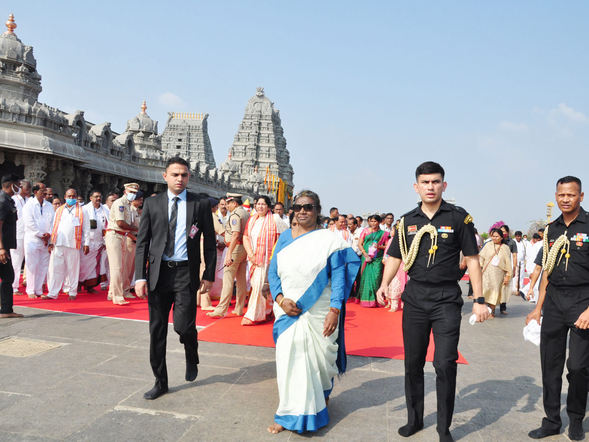 President Draupadi Murmu Visits Yadadri Temple Photos - Sakshi3