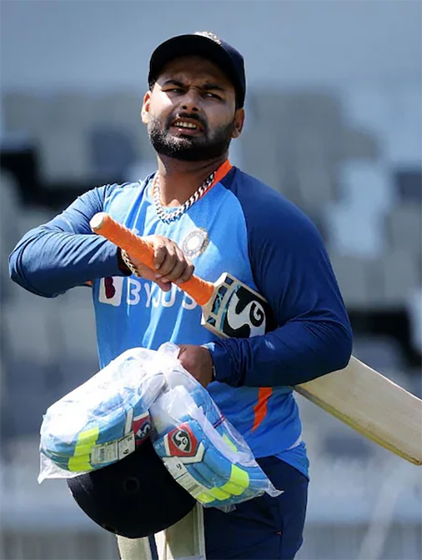 Rishab Pant Injured after his car collides with Divider - Sakshi10