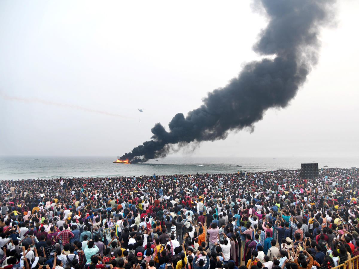 Navy Day celebration in Vizag Photo Gallery - Sakshi18