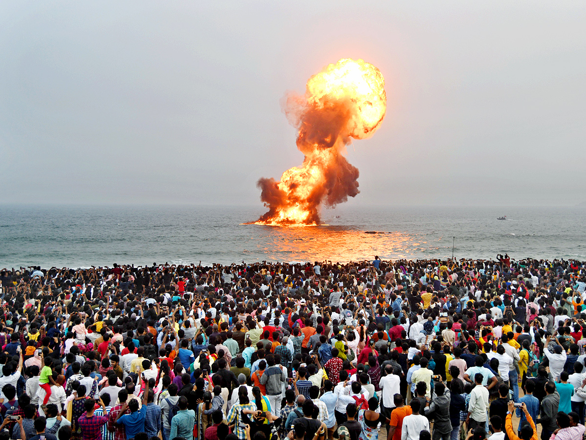 Navy Day celebration in Vizag Photo Gallery - Sakshi1