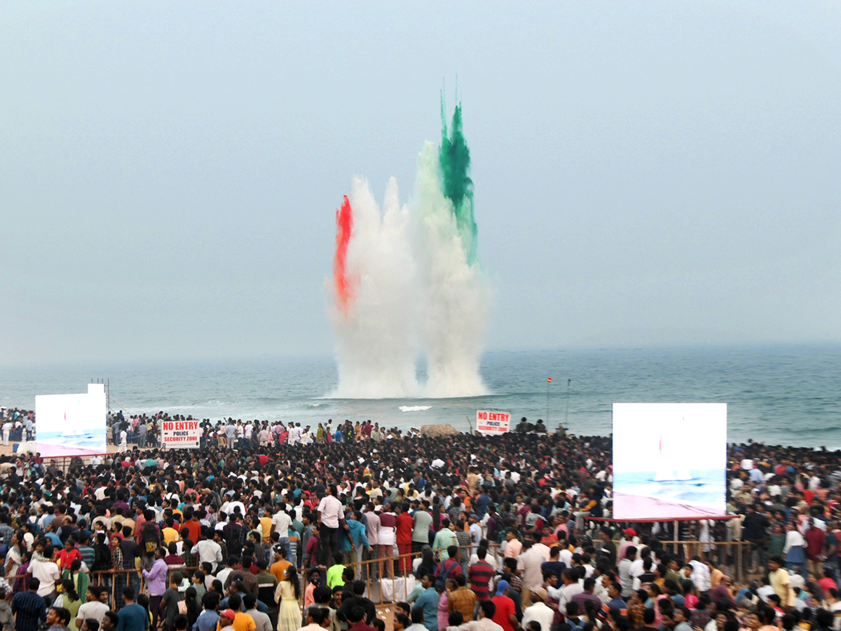 Navy Day celebration in Vizag Photo Gallery - Sakshi23