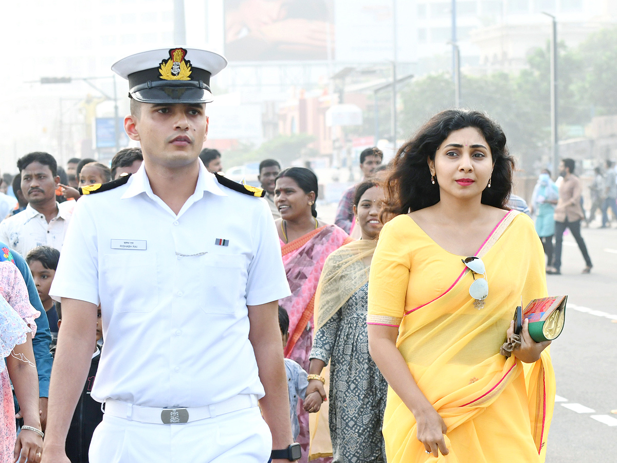 Navy Day celebration in Vizag Photo Gallery - Sakshi33