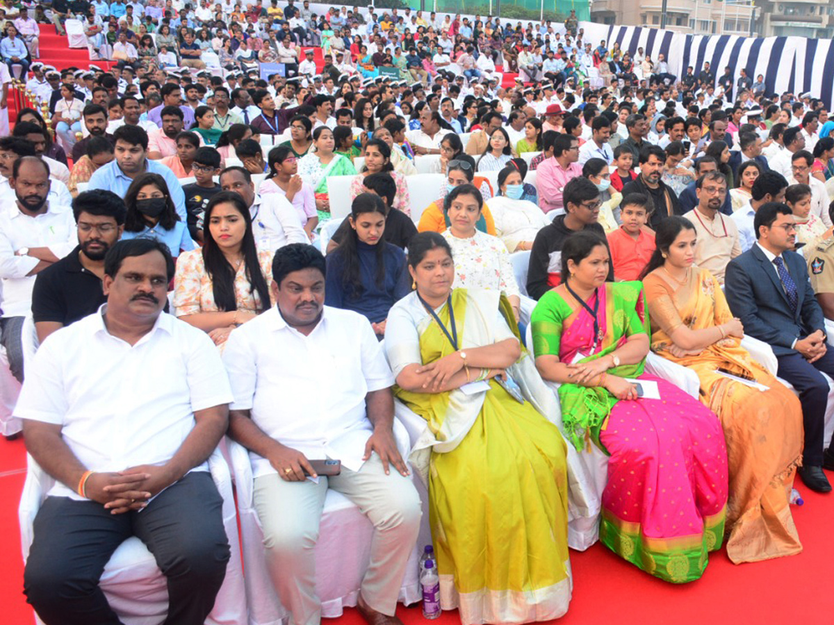 Navy Day celebration in Vizag Photo Gallery - Sakshi37