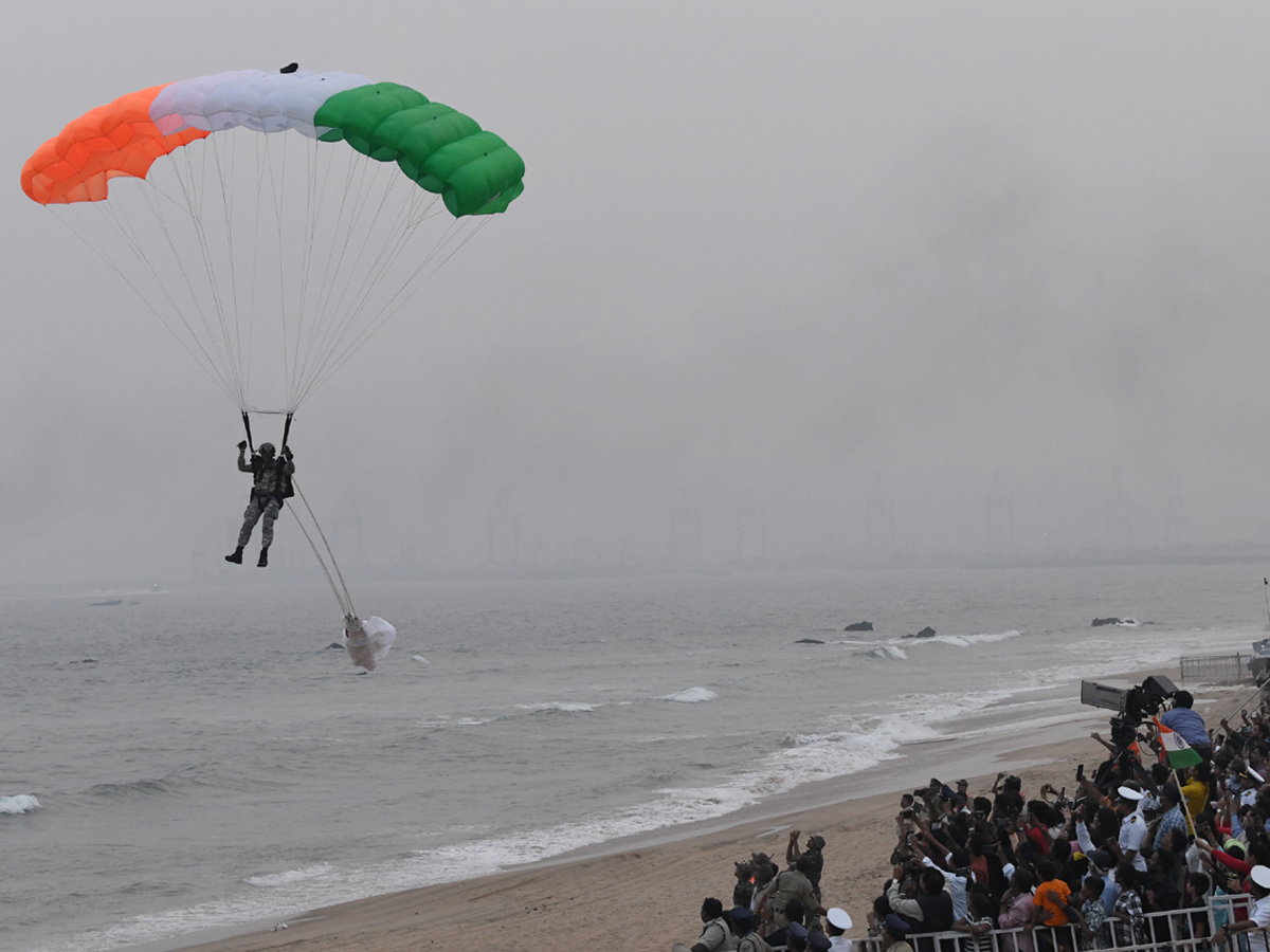 Navy Day celebration in Vizag Photo Gallery - Sakshi57