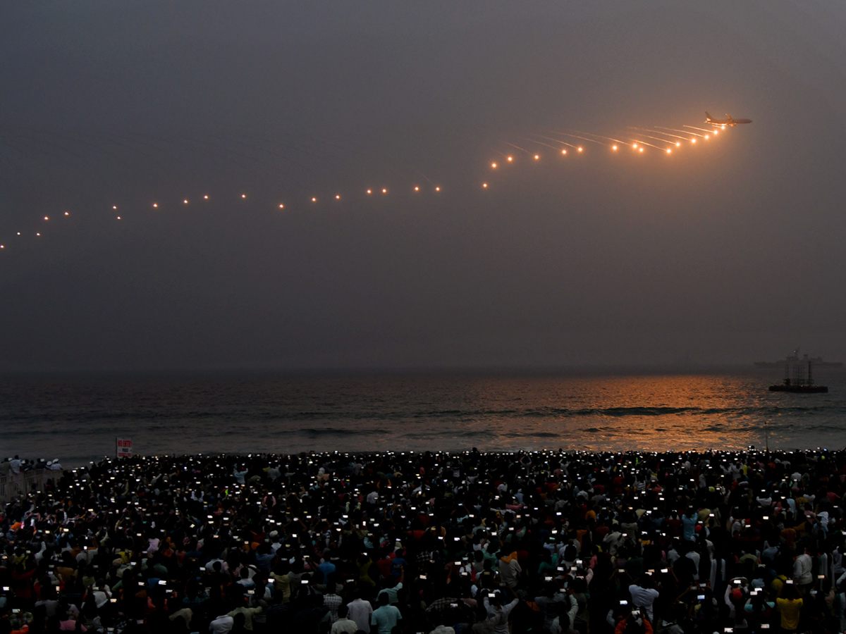 Navy Day celebration in Vizag Photo Gallery - Sakshi7