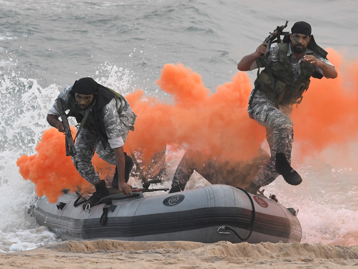 Navy Day celebration in Vizag Photo Gallery - Sakshi60