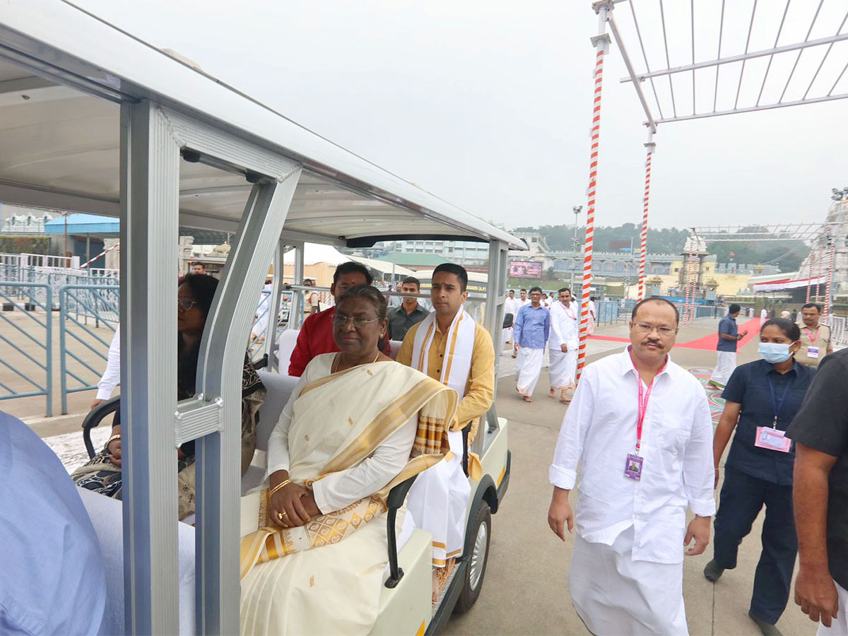 President Draupadi Murmu visit Tirupati - Sakshi11