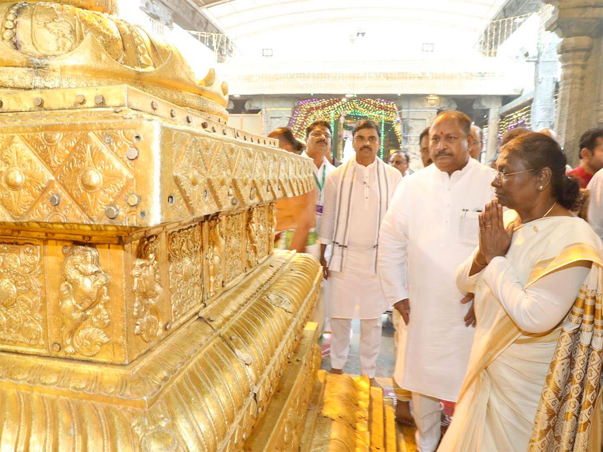 President Draupadi Murmu visit Tirupati - Sakshi16